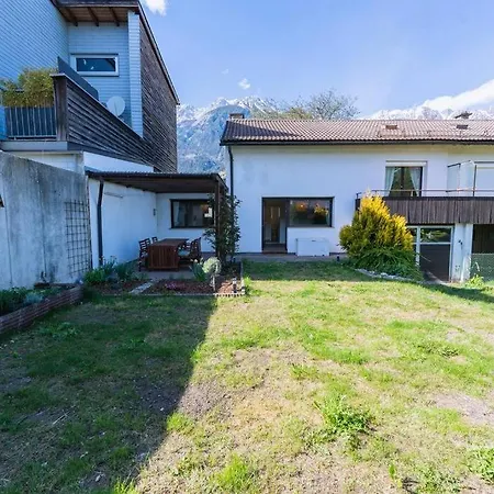 Kuscheliges Haeuschen In Idyllischer Nachbarschaft بيت للعطل